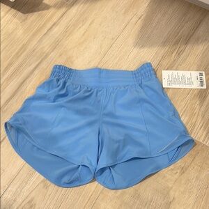 NWT Lululemon HOTTY Hot Shorts HR   size 6